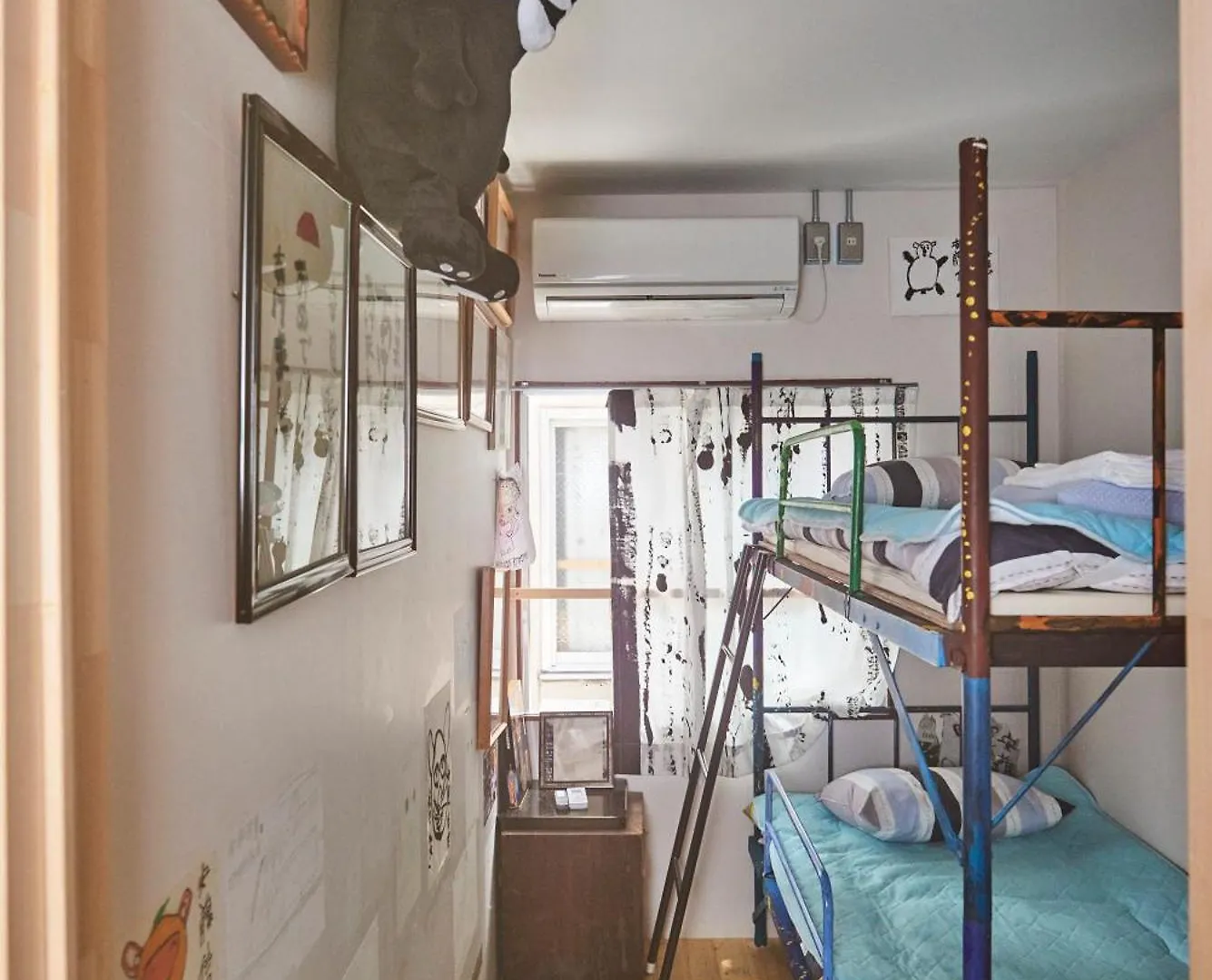 Kamagasaki University Of The Arts Cafe Garden Guest House Aka Cocoroom Osaka